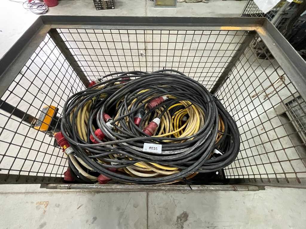 Lot cu cabluri de alimentare aprox. 200 kg 
