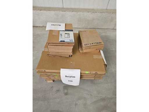 Trilux - 1 palette avec divers équipements d’éclairage événementiel