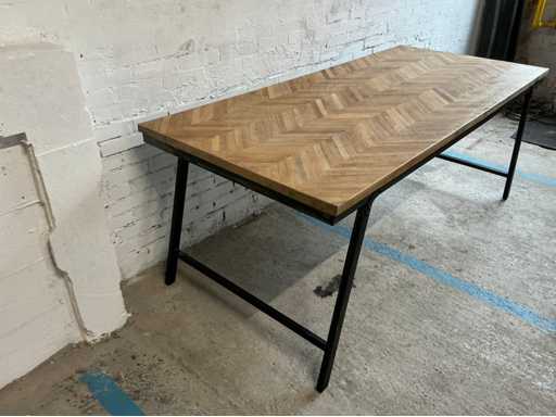 Visgraatmotief, massief hout met vigneerlaag Eetkamertafel