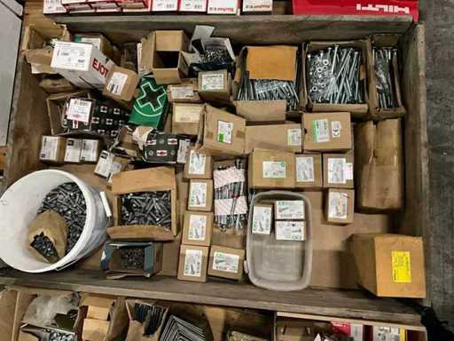 Batch of fasteners including stainless steel