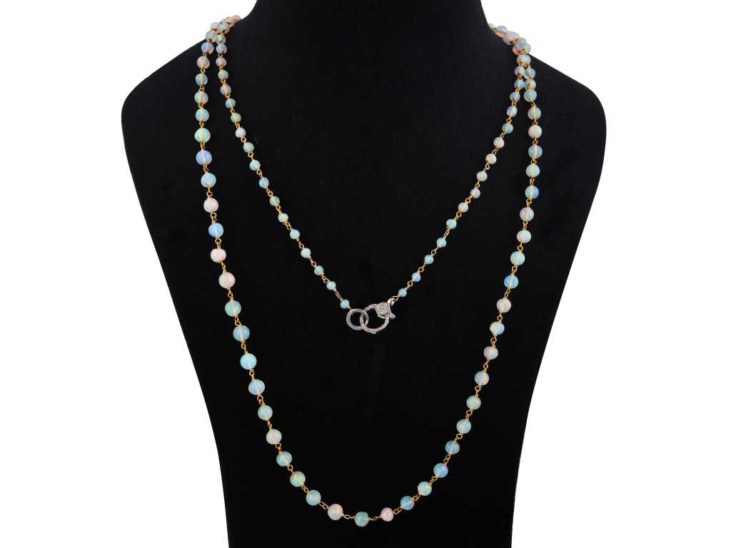 Necklace with 55.98 carats natural opal