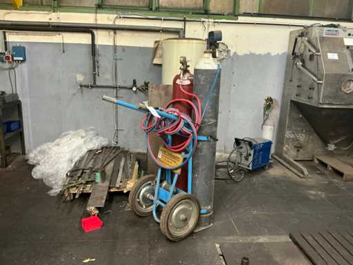 Bottle trolley with set