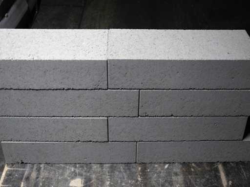 Blocchi a parete (circa 80 pezzi)