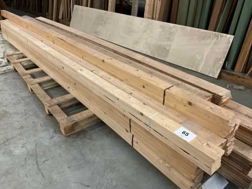 Partij diverse grenen kepers en plafondlatten