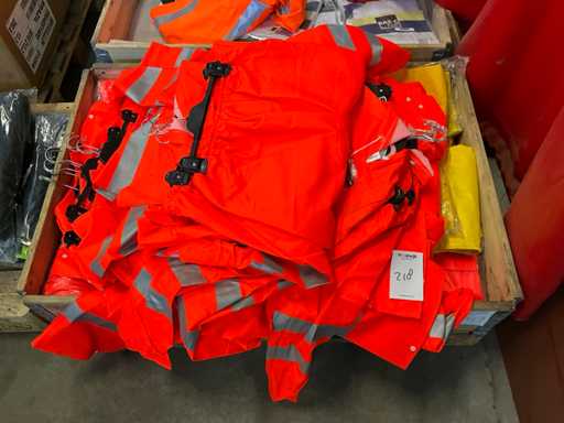 Charge Arbeitskleidung (etwa 62 Stück)