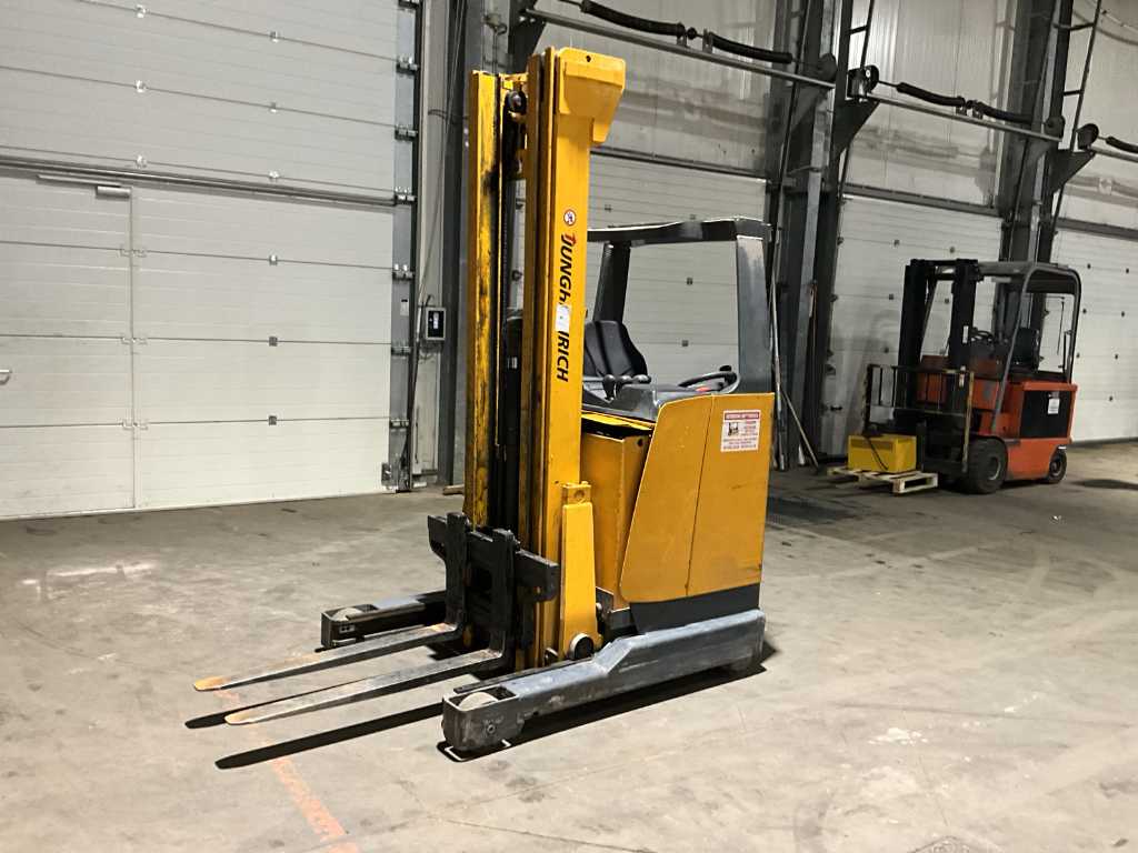 JUNGHEINRICH ETV Reach truck