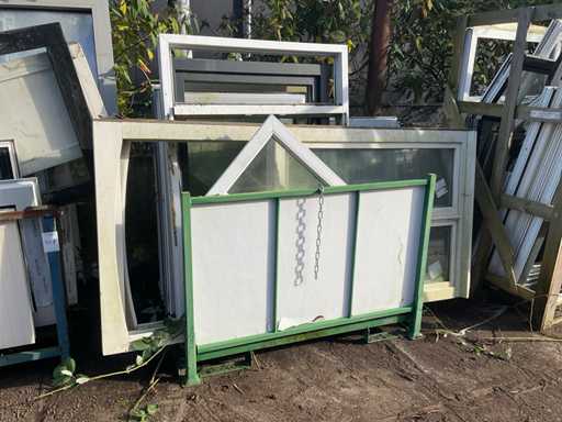 Stapel von Fensterrahmen