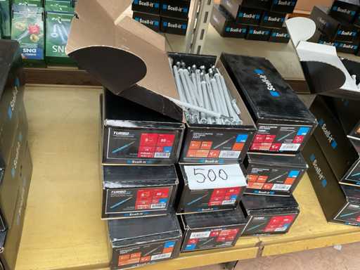 9 Schachteln mit Zündkerzen