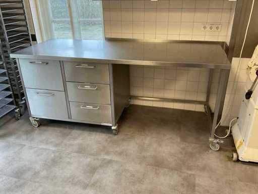 Mobiler Arbeitstisch aus Edelstahl
