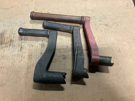 Hand cranks (3x)