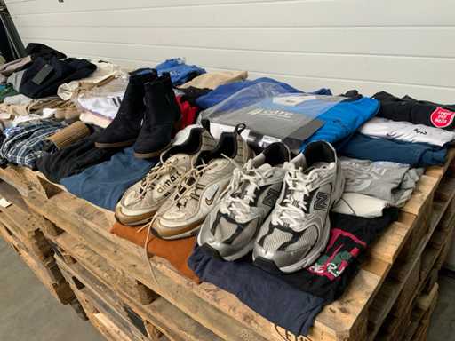 Lot de vêtements, chaussures, accessoires pour hommes (env. 110 pièces)