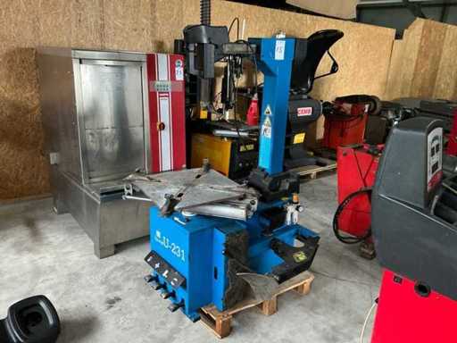 TyreOn U-231 Tire Removal and Mounting Device