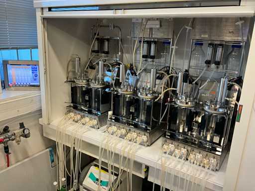 INFORS HT MULTIFORS 2 Parallel Benchtop Bioreactor