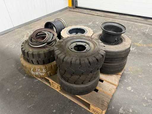 Pneus élévateurs avec jantes