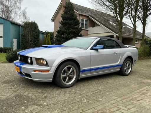 Ford Mustang 4.0 V6 kabriolet z 2005 roku