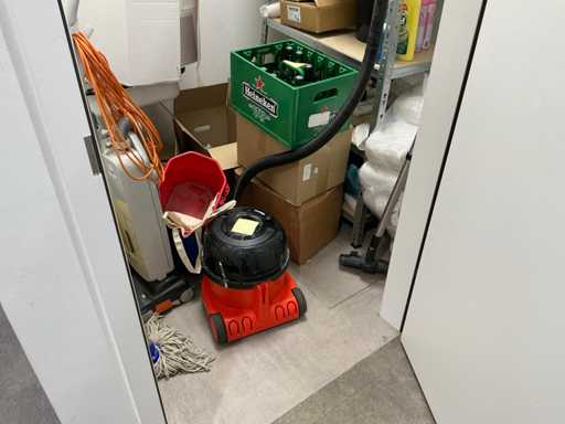 Pulizia e inventario della sala caffè