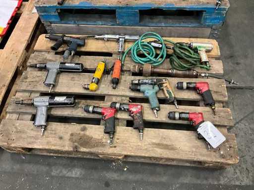 Various pneumatic tools (15x)