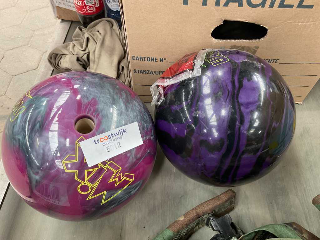 Bowling balls (2x)