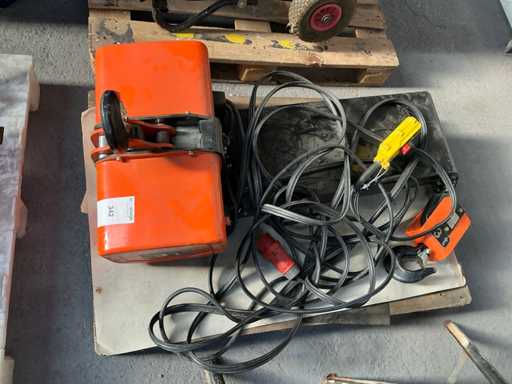 Sollevatore elettrico Hitachi 3F a catena