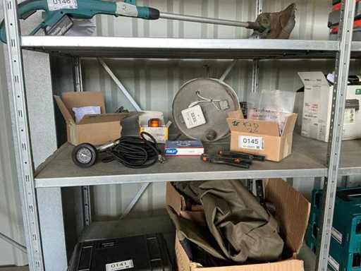 Bundel gereedschap en datakabel