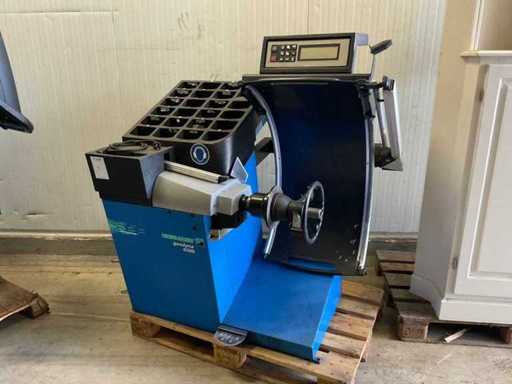 Garage equipment and lifts