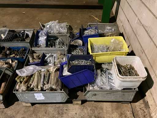 Charge von Sicherungsfedern und Stiften