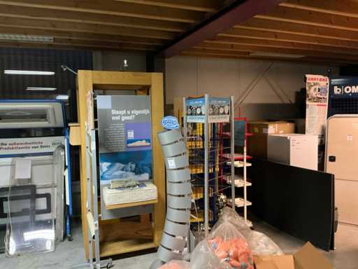 Un lot de vitrine comerciale