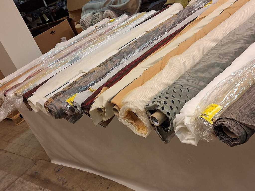 LOT 25 rouleaux de tissu pour rideaux 295-320cm de haut env. 250m