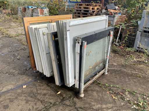 Stapel von Fensterrahmen