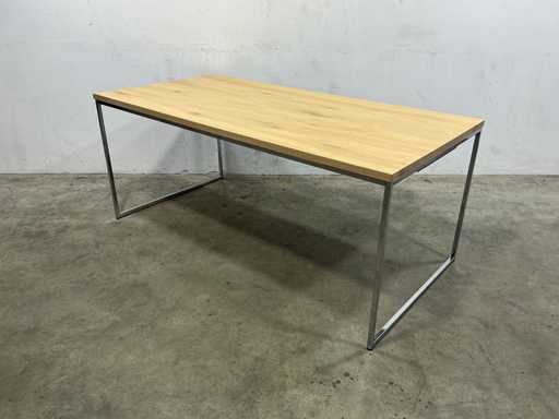 Desk with oak top (2x)