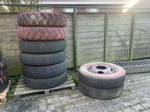Atlas banden 9.00 R20 op 8 gaats velg (8x)