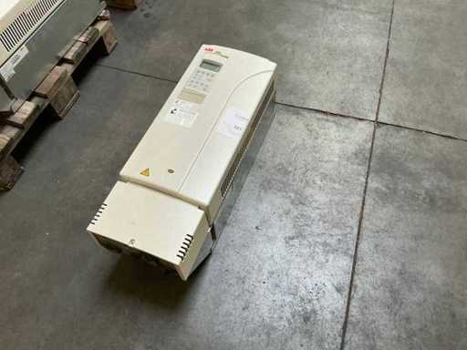 ABB ACS800-01-0040-3+E200+L508 Frequentieregelaar