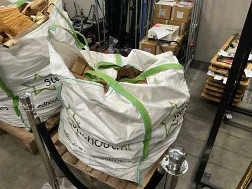 Sack mit Feuerholz