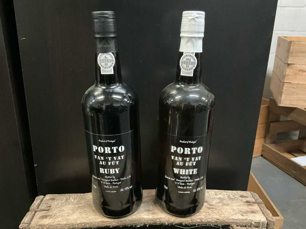 13 diverse flessen porto Quinta & Vineyard Bottlers Port