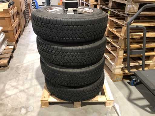 Bridgestone - pneumatico invernale con cerchio in alluminio Dezent (4x)