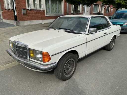 Mercedes-Benz Coupé 230CE Classic Car