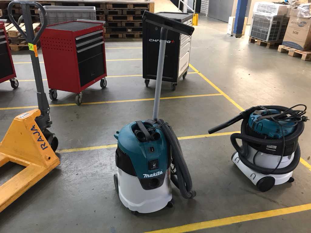 Makita vc2512l Industrial vacuum cleaner Troostwijk Auctions