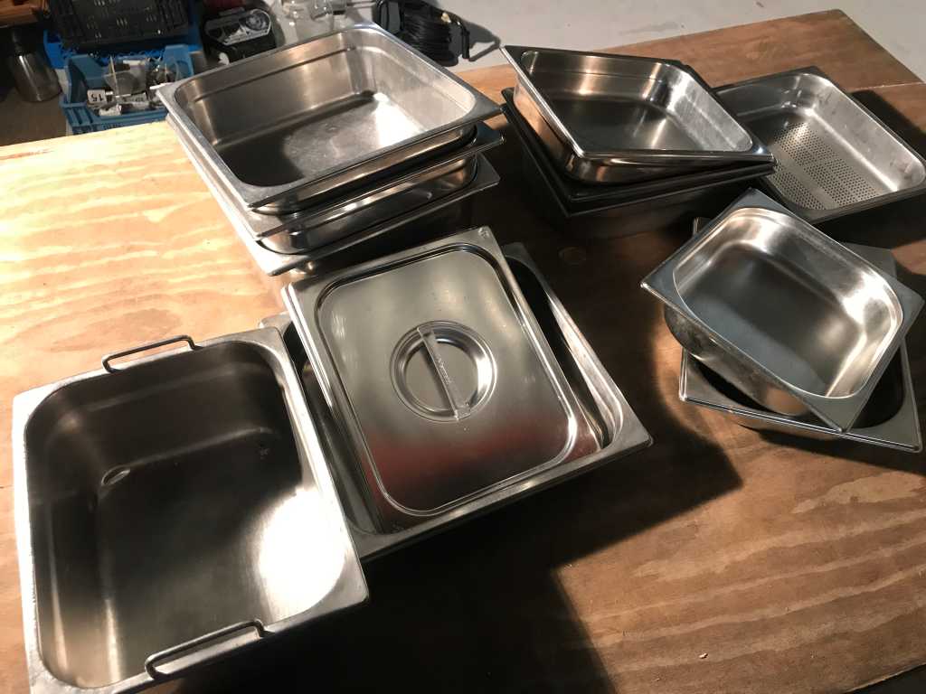 Batch of gastronorm containers