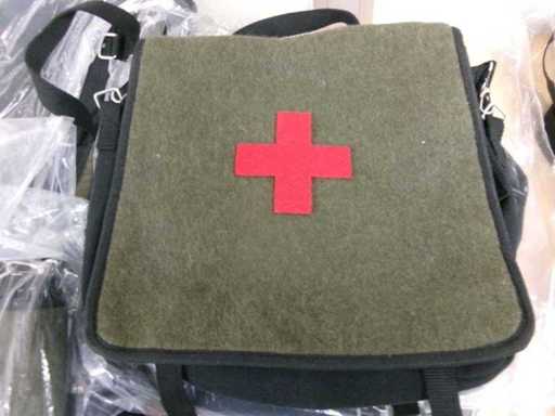 Schoudertas olijfgroen, zo goed als nieuw (MR) (3x)