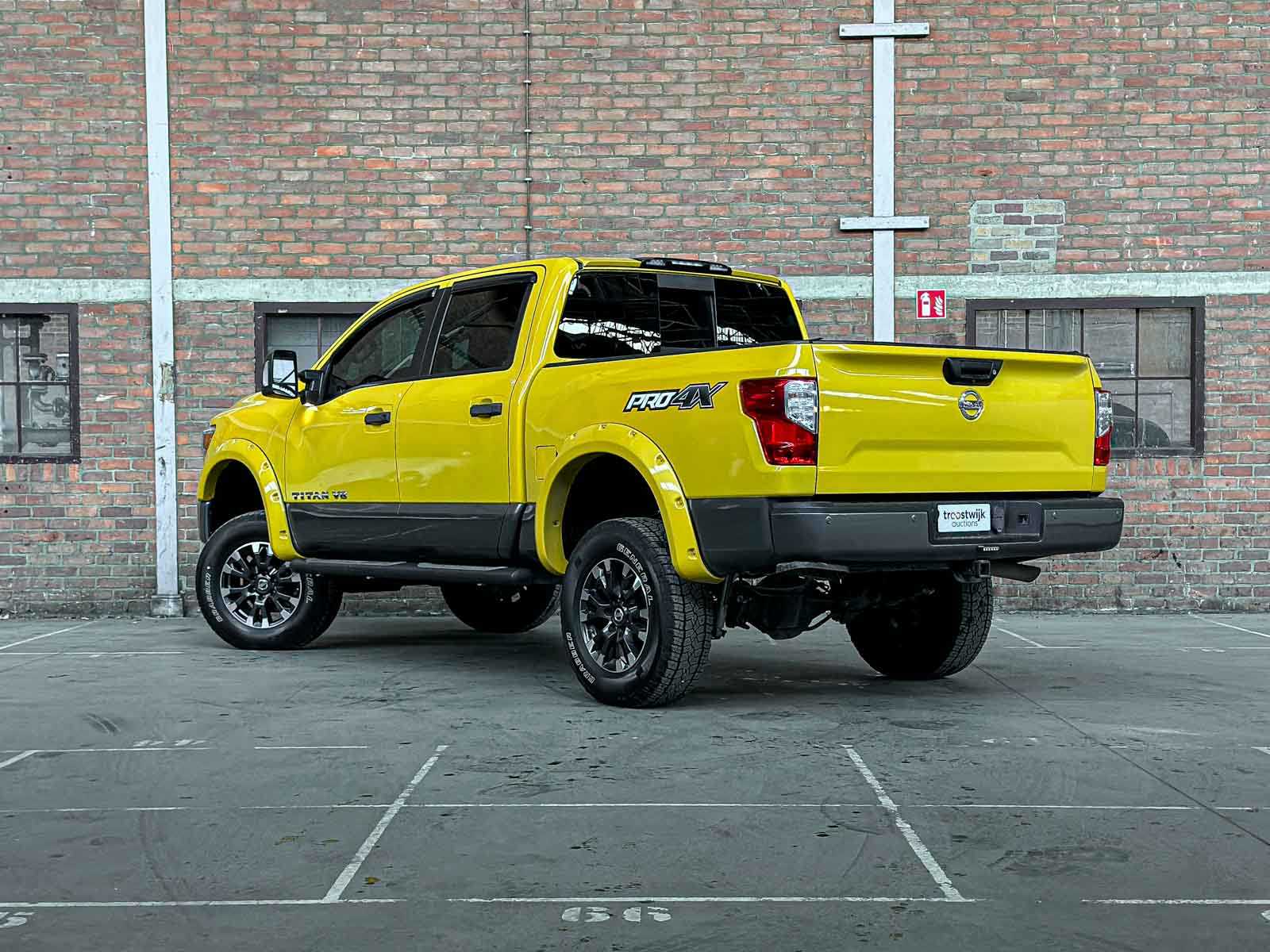 Nissan Titan PRO-4X 5.6 V8 396pk 2018