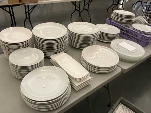 Lot porseleinen borden