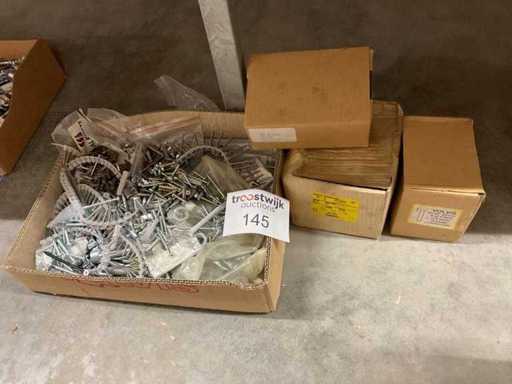4 boîtes de vis, de fraises et de boulons