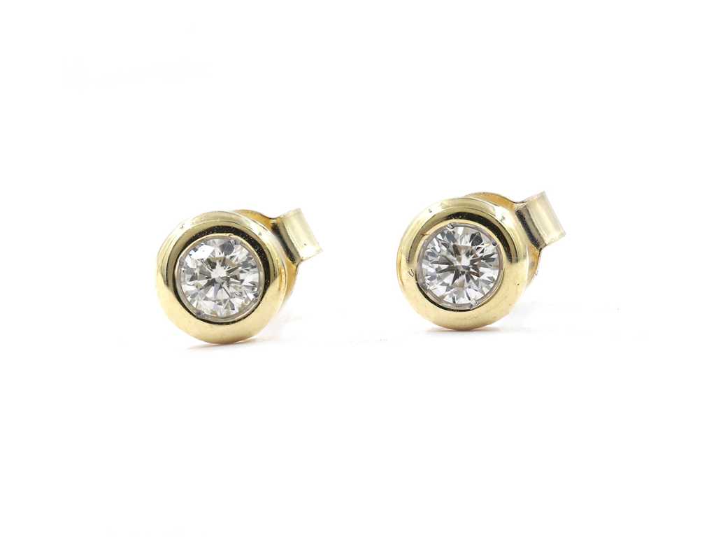 Boucle d’oreille en or jaune 14 carats avec diamant naturel