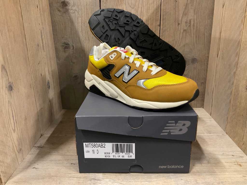 New balance store size 44