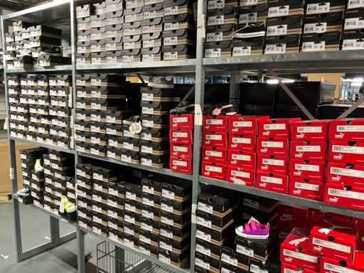 Batch of various Converse/Puma children's shoes (401x)