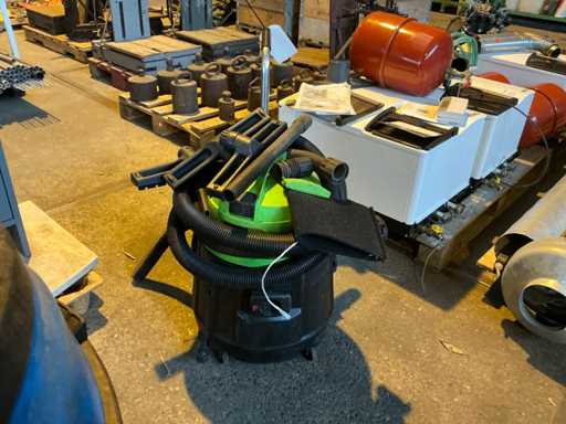 Industrial vacuum cleaner