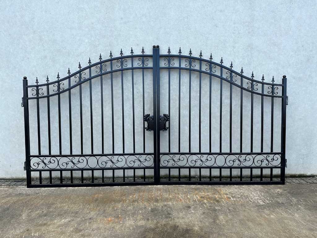 14ft plain design gate - Garden fence