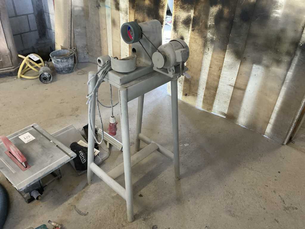 Chisel grinding machine