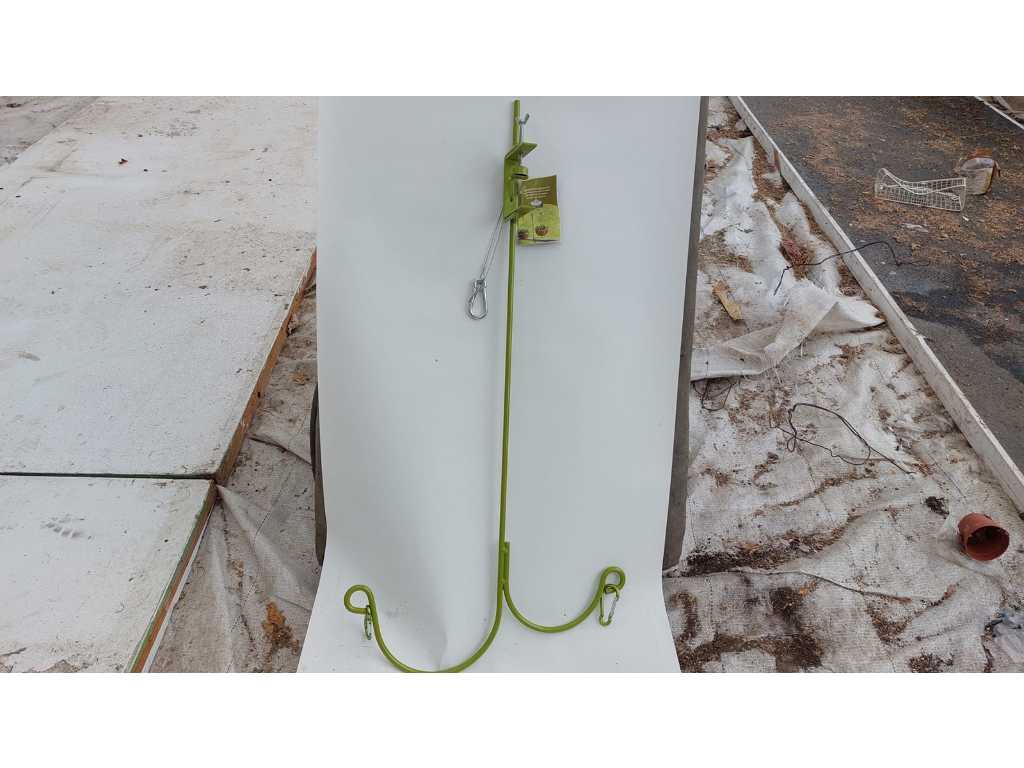 Support de serrage métallique pour paniers suspendus de plantes dans un ensemble
