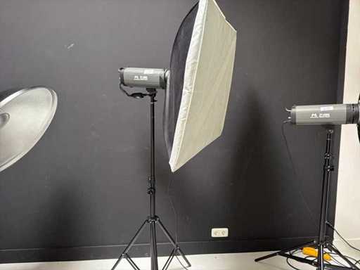 Falconeyes TF-600L studio lamp met reflector en statief